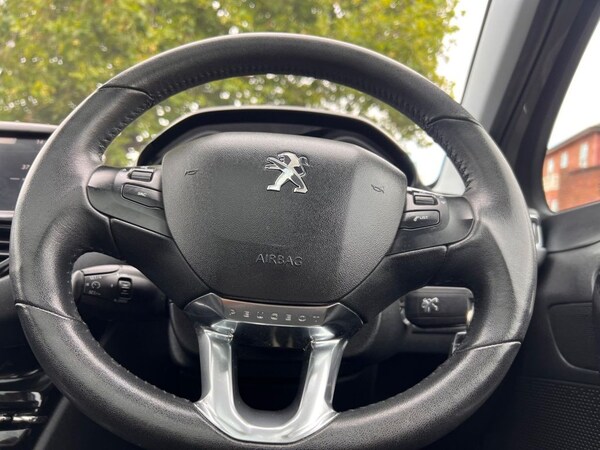 Used Peugeot 208 2012 for sale - 76105407: Photo 25