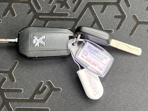 Used Peugeot 208 2012 for sale - 76105407: Photo 28