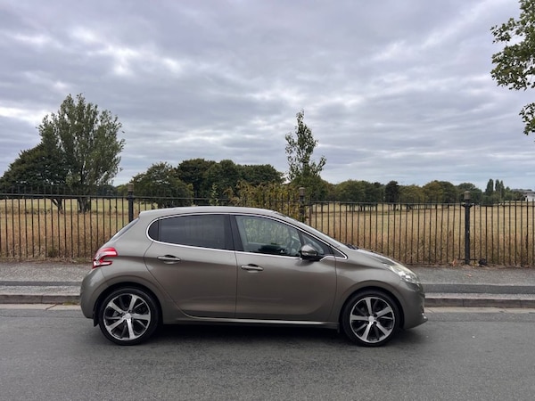 Used Peugeot 208 2012 for sale - 76105407: Photo 5