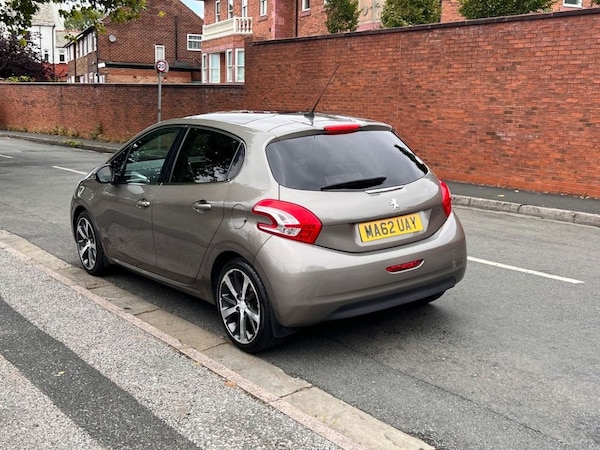 Used Peugeot 208 2012 for sale - 76105407: Photo 9