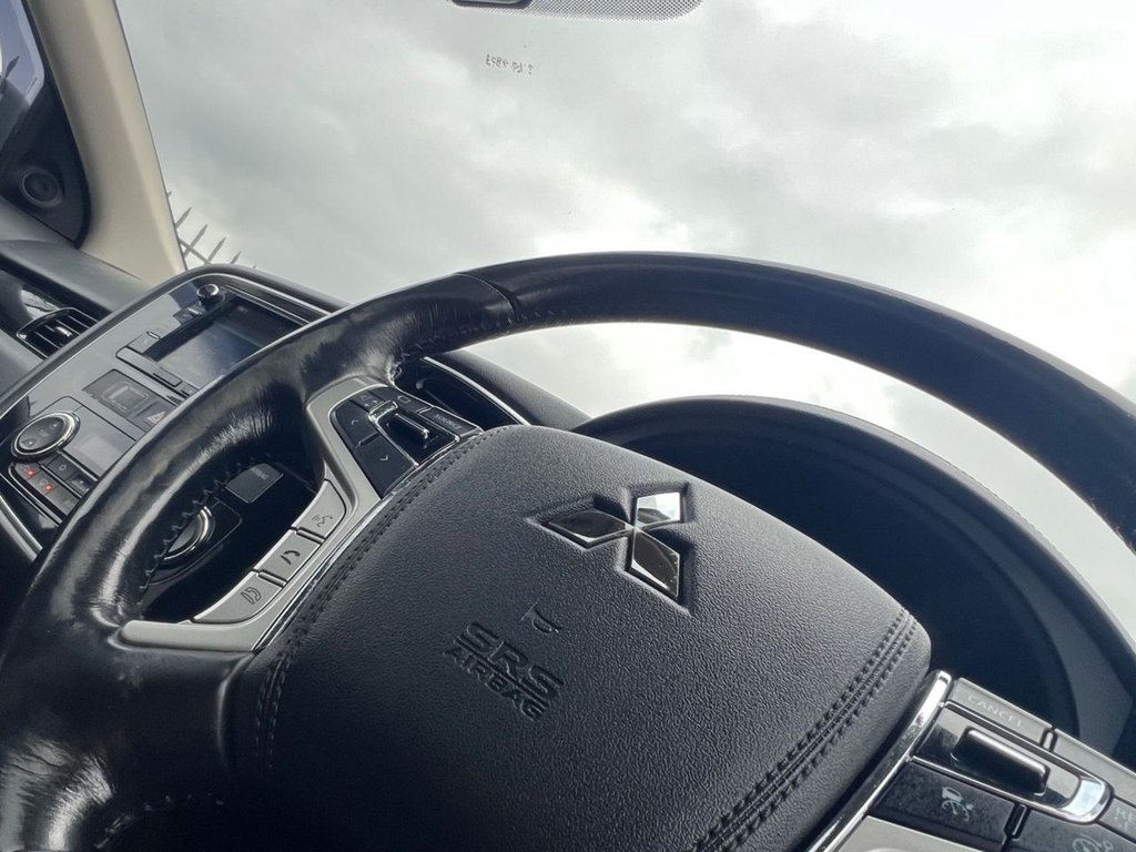 Used Mitsubishi Outlander 2015 for sale - 77369001: Photo 28