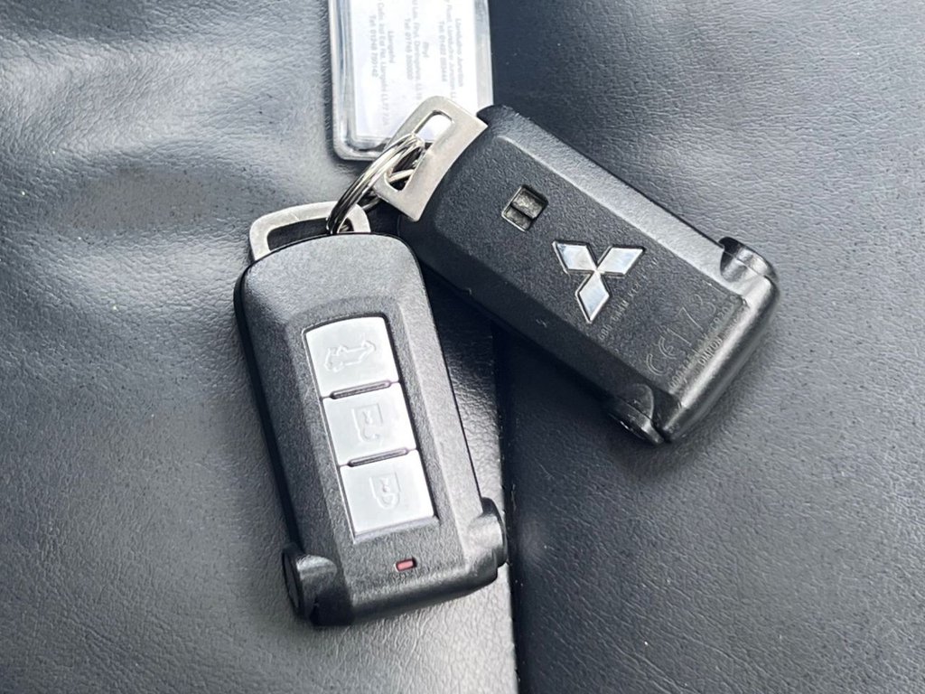 Used Mitsubishi Outlander 2015 for sale - 77369001: Photo 33