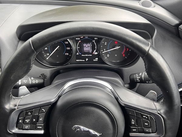 Used Jaguar XE 2017 for sale - 76162664: Photo 27