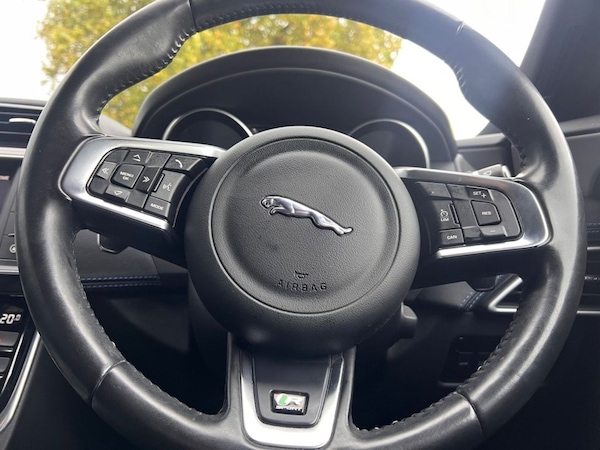 Used Jaguar XE 2017 for sale - 76162664: Photo 29