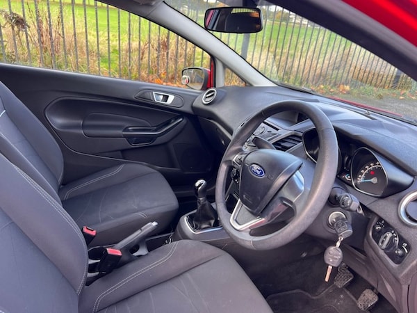 Used Ford Fiesta 2015 for sale - 76333296: Photo 2