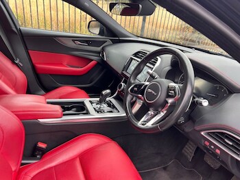 Used Jaguar XE 2020 for sale - 75654629: Photo