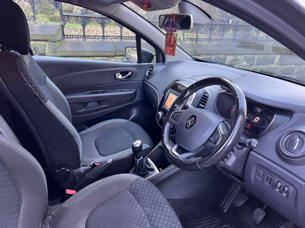 Used Renault Captur 2018 for sale - 76642100: Photo 2