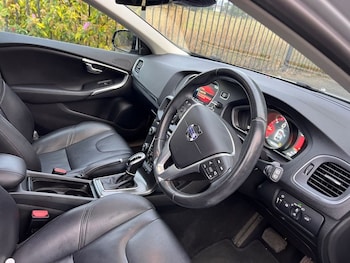 Used Volvo V40 2015 for sale - 75515936: Photo
