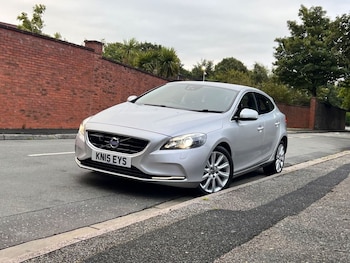 Used Volvo V40 2015 for sale - 75515936: Photo