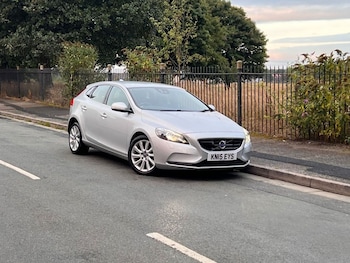 Used Volvo V40 2015 for sale - 75515936: Photo