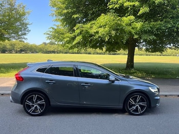 Used Volvo V40 2017 for sale - 78153502: Photo