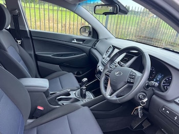 Used Hyundai TUCSON 2018 for sale - 76147303: Photo 2
