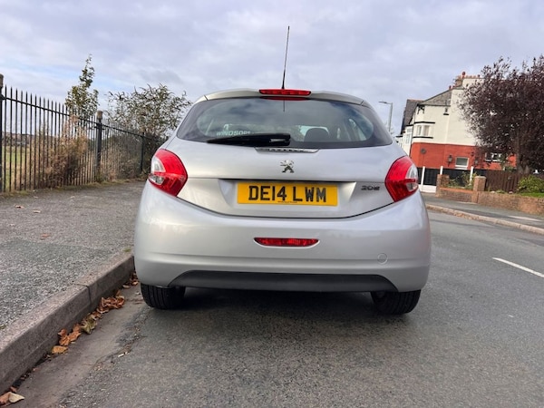 Used Peugeot 208 2014 for sale - 76210181: Photo 11
