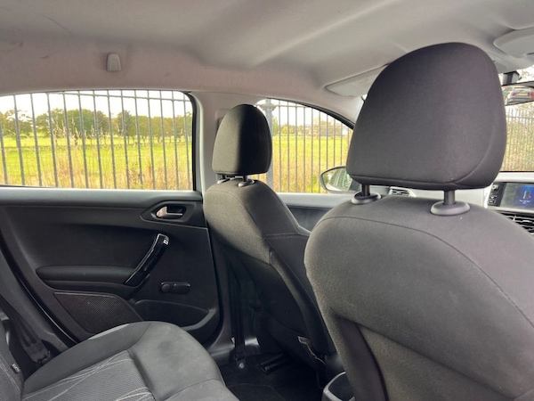 Used Peugeot 208 2014 for sale - 76210181: Photo 13