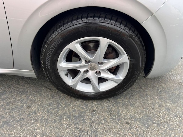 Used Peugeot 208 2014 for sale - 76210181: Photo 14