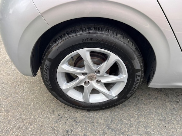 Used Peugeot 208 2014 for sale - 76210181: Photo 15