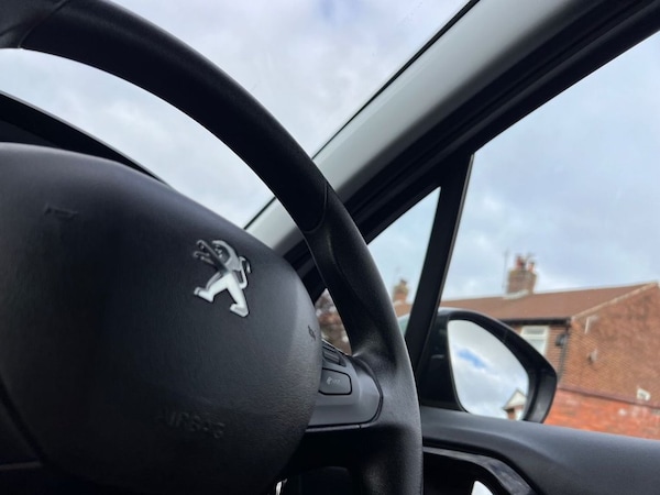 Used Peugeot 208 2014 for sale - 76210181: Photo 22