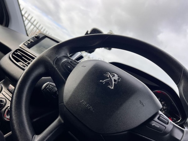 Used Peugeot 208 2014 for sale - 76210181: Photo 23