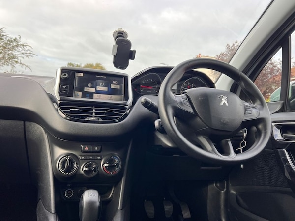 Used Peugeot 208 2014 for sale - 76210181: Photo 25