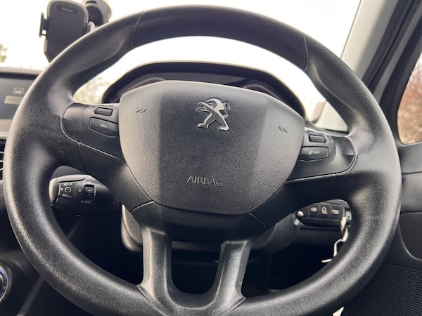 Used Peugeot 208 2014 for sale - 76210181: Photo 26