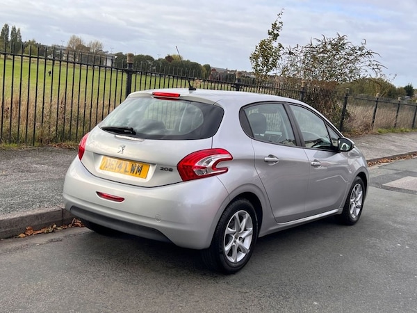Used Peugeot 208 2014 for sale - 76210181: Photo 6