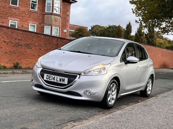 Used Peugeot 208 2014 for sale - 76210181: Photo 8