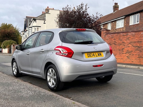 Used Peugeot 208 2014 for sale - 76210181: Photo 9