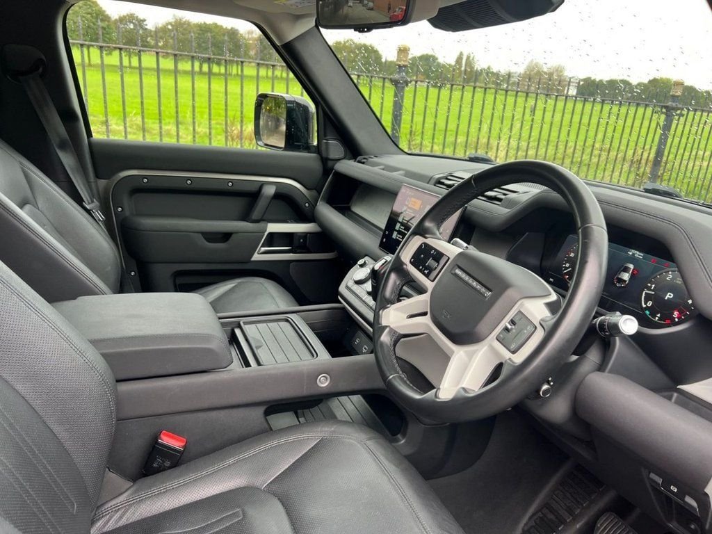 Used Land Rover Defender 2021 for sale - 77027205: Photo 2