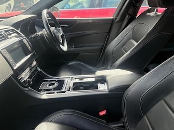 Used Jaguar XE 2018 for sale - 78306125: Photo