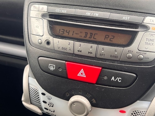 Used Toyota AYGO 2011 for sale - 76291132: Photo 13