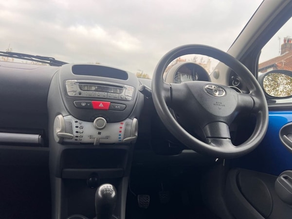 Used Toyota AYGO 2011 for sale - 76291132: Photo 16