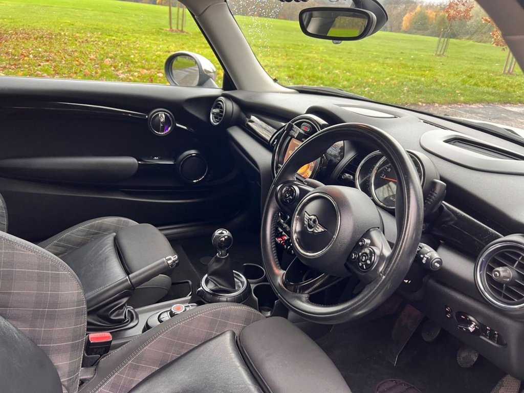 Used MINI Hatch 2014 for sale - 76535409: Photo 2