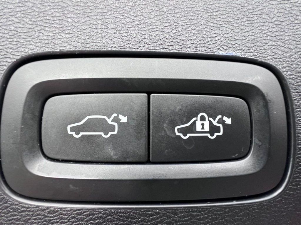 Used Volvo V60 2018 for sale - 77328249: Photo 18