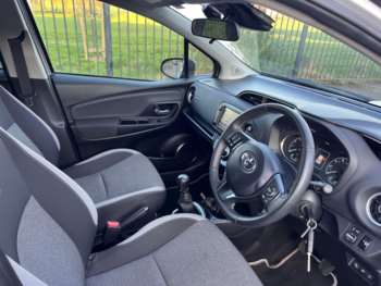 Used Toyota Yaris 2019 for sale - 74237626: Photo