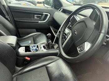 Used Land Rover Discovery Sport 2017 for sale - 78387234: Photo