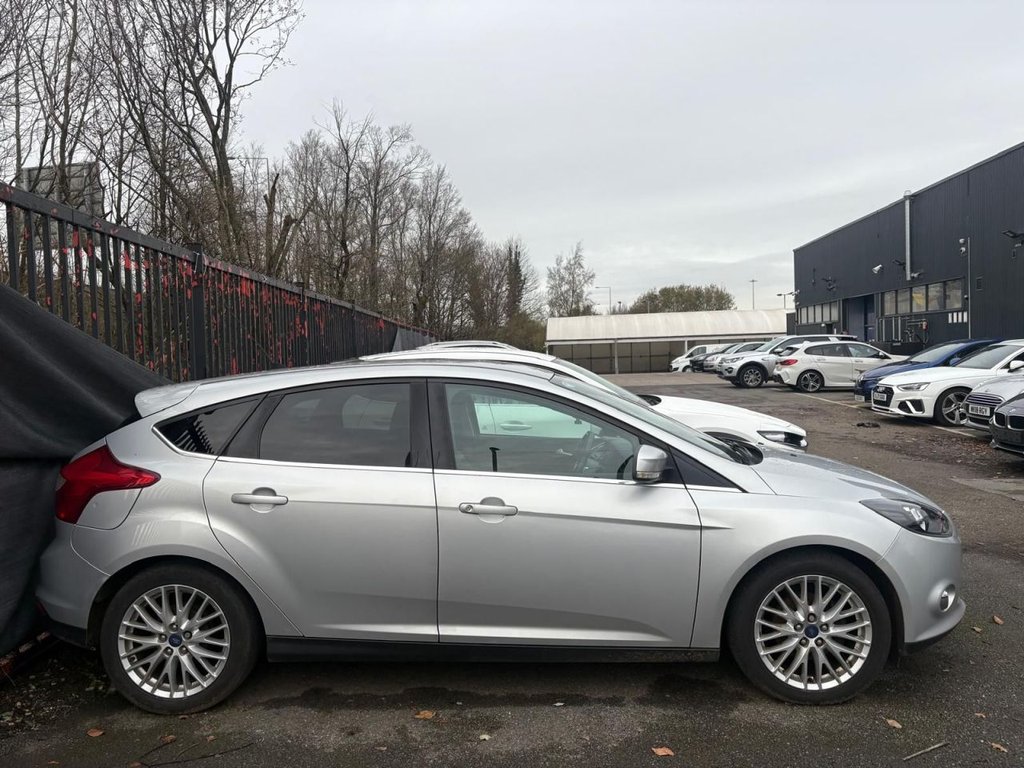 Used Ford Focus 2013 for sale - 76711494: Photo 2