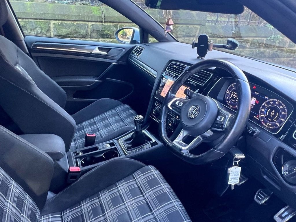 Used Volkswagen Golf 2017 for sale - 77356777: Photo 2