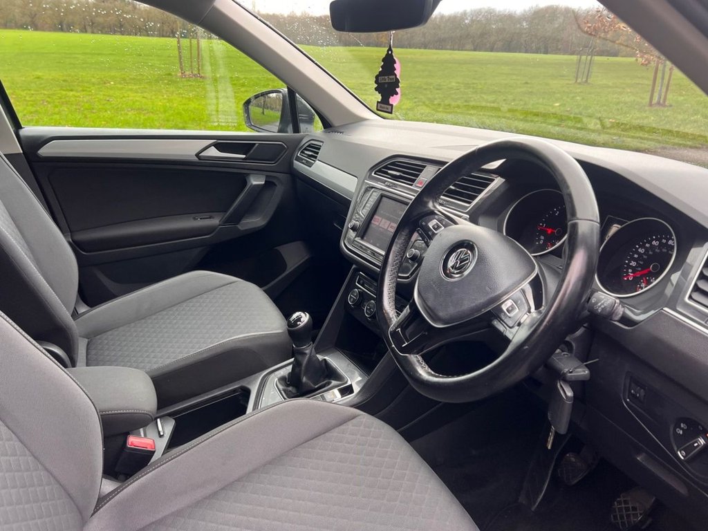 Used Volkswagen Tiguan 2017 for sale - 76900230: Photo 2