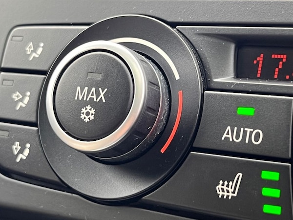 Used BMW 3 Series 2010 for sale - 76210893: Photo 24
