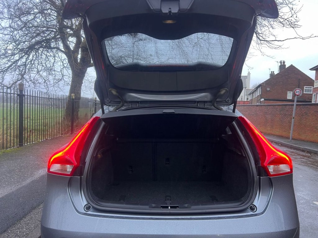 Used Volvo V40 2019 for sale - 76855118: Photo 14