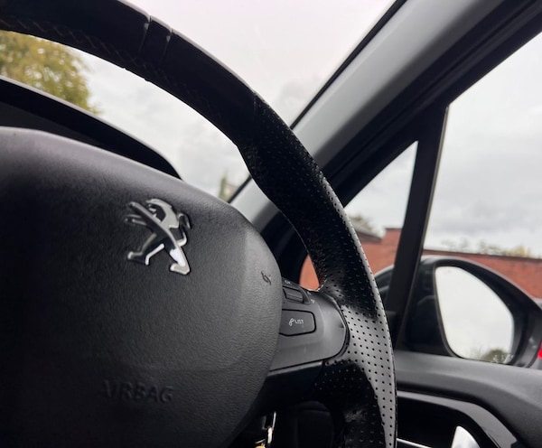 Used Peugeot 2008 2016 for sale - 76105460: Photo 28