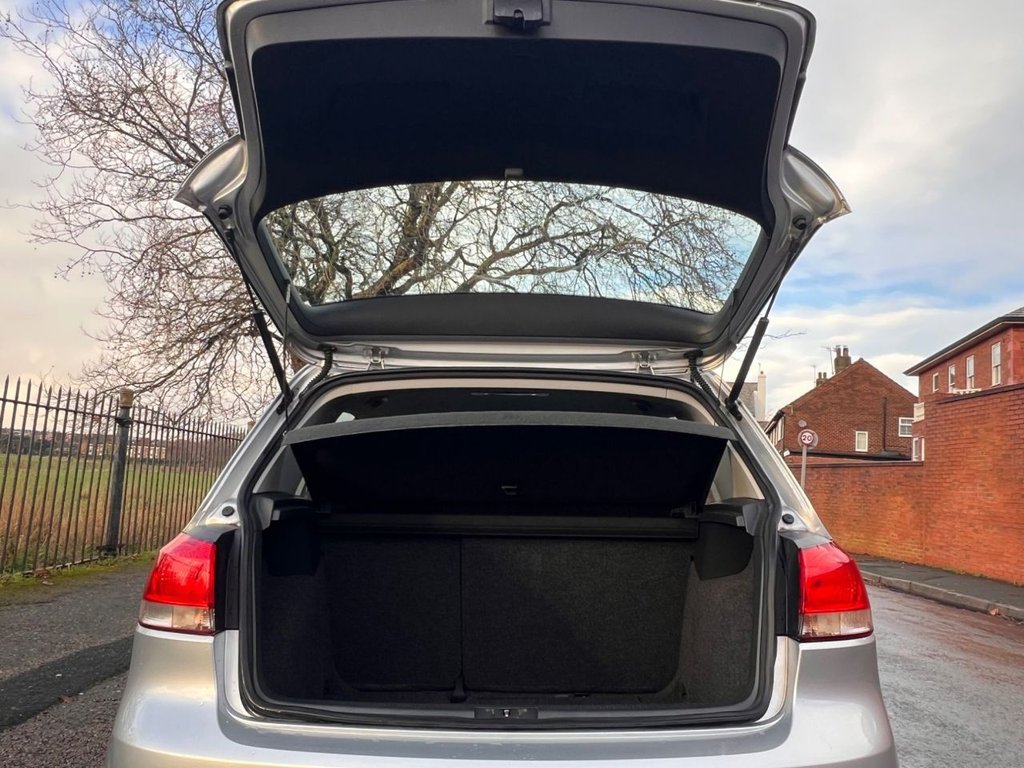 Used Volkswagen Golf 2011 for sale - 76670669: Photo 11