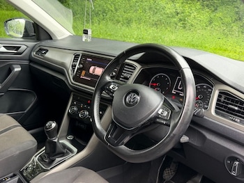 Used Volkswagen T-Roc 2020 for sale - 78875290: Photo