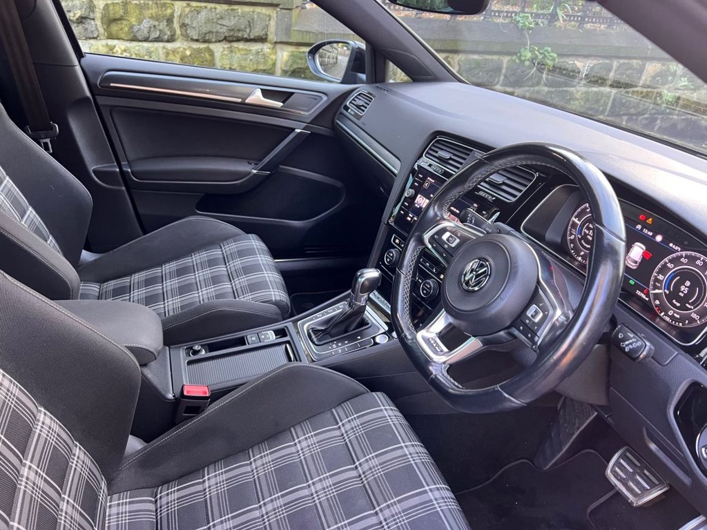 Used Volkswagen Golf 2019 for sale - 76617935: Photo 2