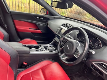 Used Jaguar XE 2015 for sale - 76312985: Photo 2