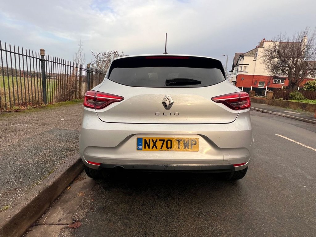 Used Renault Clio 2020 for sale - 76840827: Photo 11