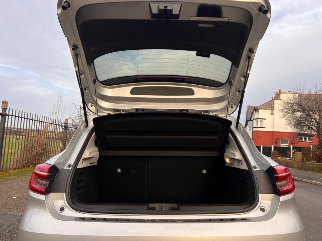 Used Renault Clio 2020 for sale - 76840827: Photo 14