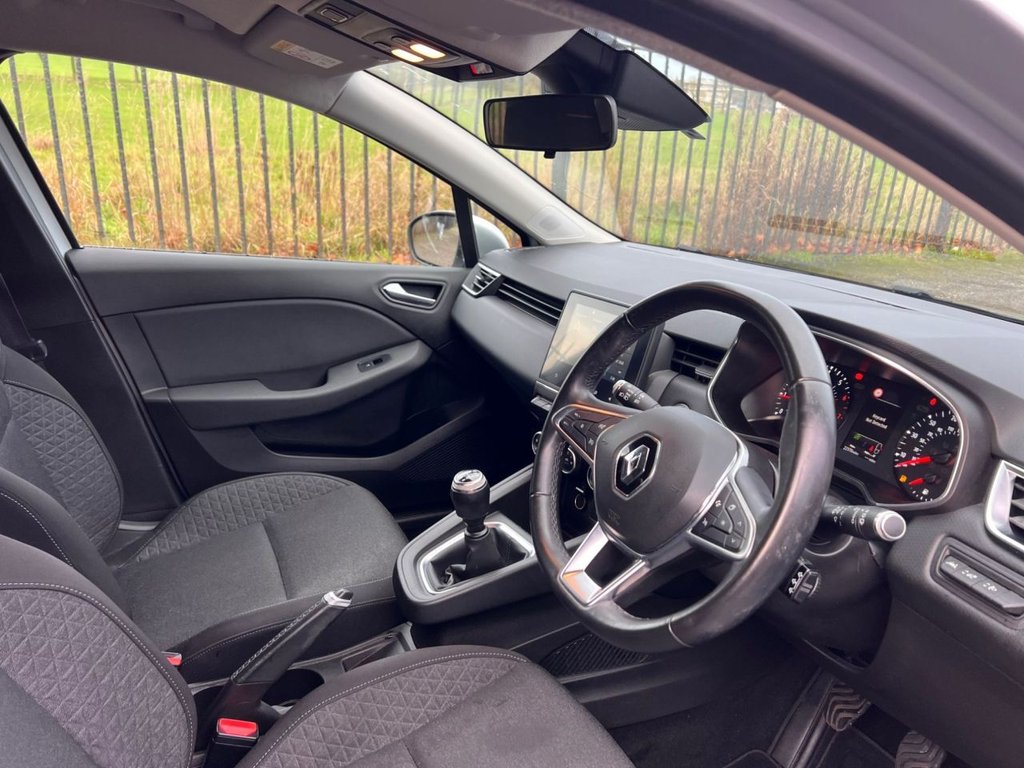 Used Renault Clio 2020 for sale - 76840827: Photo 2
