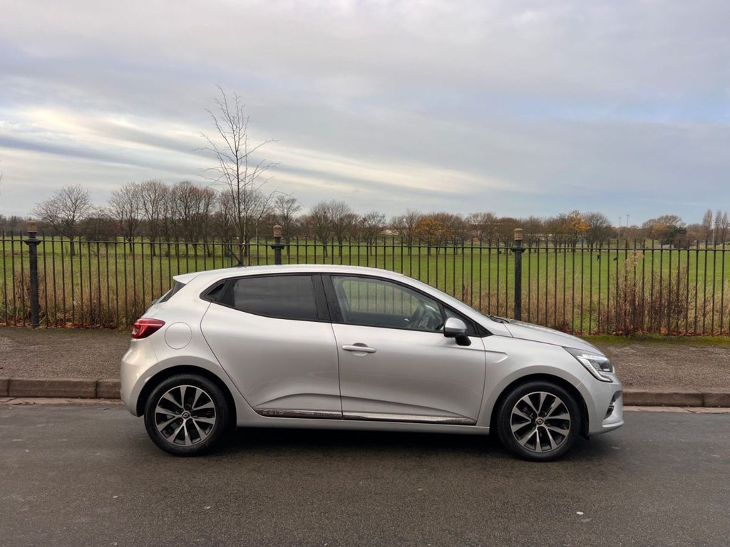 Used Renault Clio 2020 for sale - 76840827: Photo 5