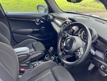 Used MINI Hatch 2019 for sale - 77341420: Photo